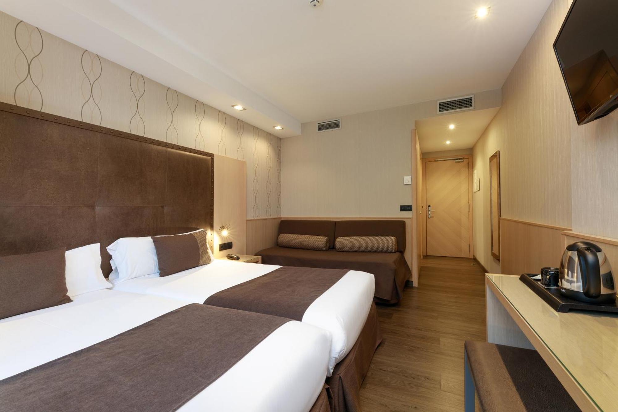 Triple Room,1677854342:JPEG